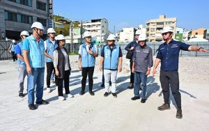 彰化縣長王惠美由代市長賴致富陪同視察員林黃金帝國拆除工程