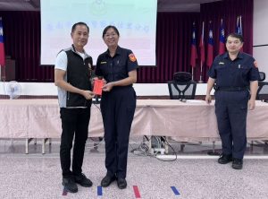 民眾賞月、佳里警守月 佳里分局警友會送暖挺第一線