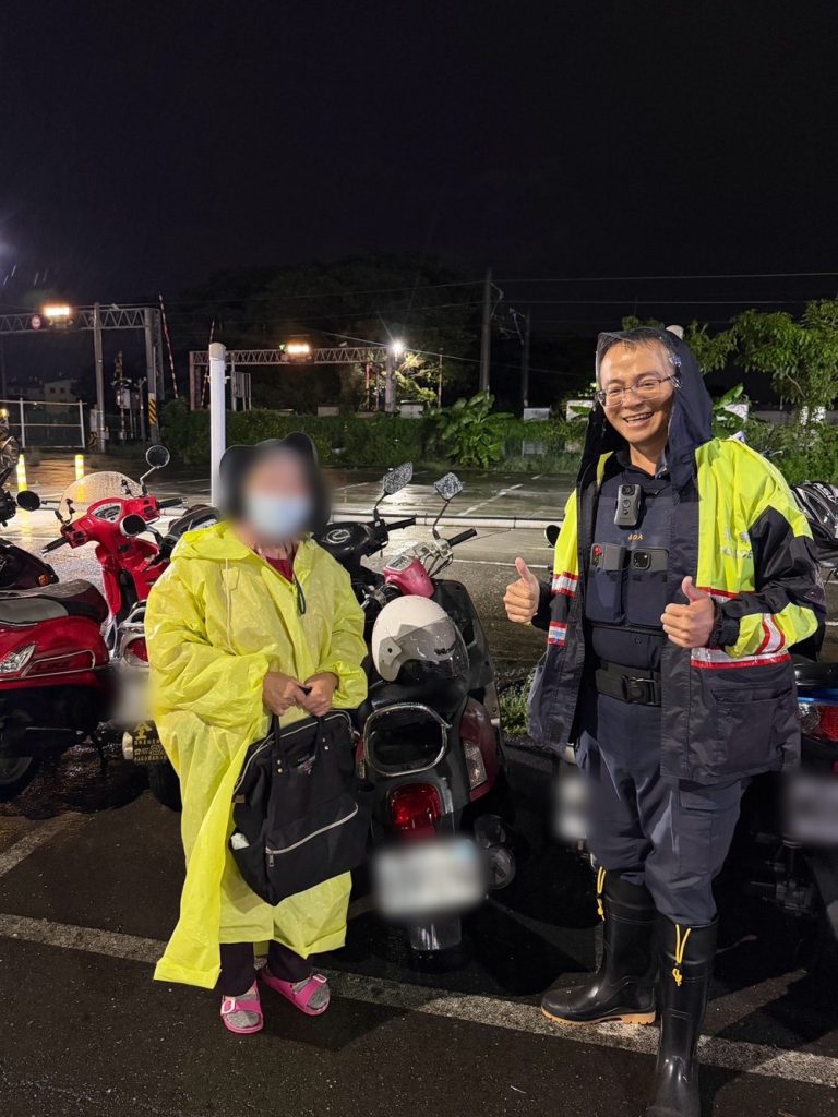 老婦機車停錯捷運站 橋頭警助找回