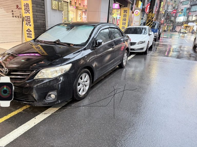 仁四路黃線長期遭車輛占用 疑警給車主特權?