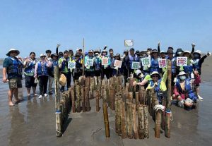 「沙」出重圍「嘉」倍護岸，嘉義縣環保局至外傘頂洲實作固砂