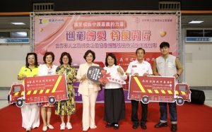世華傳愛 贈救災救護器材車 黃敏惠市長感謝讓愛成為守護城市的力量
