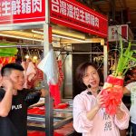 何欣純太平中山市場拜票 攤商鄉親送好彩頭祝勝選