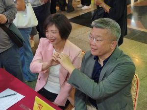參選台中市長 何欣純完成登記 蔡其昌擔任競選總部主委 蔡英文為榮譽主委