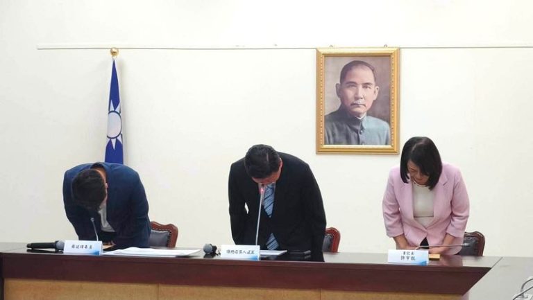 凍刪總統府國務機要費影響庇護工場中秋訂單 傅崐萁鞠躬道歉