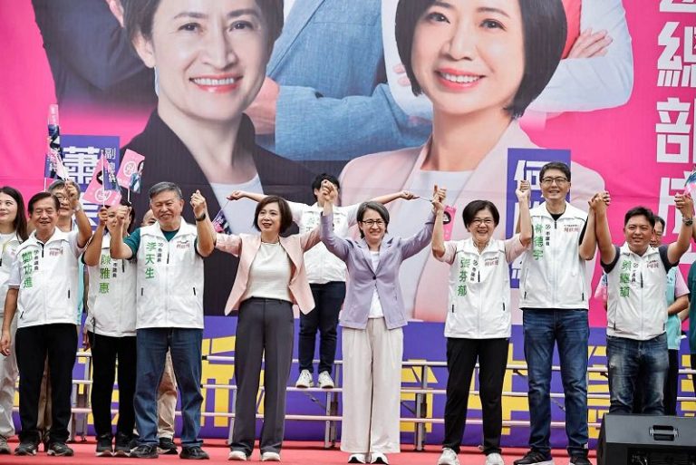 蕭美琴與陳世凱台中助選何欣純