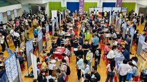 高雄勞工局在苓雅運動中心辦徵才 逾千職缺