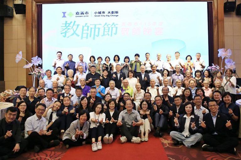 嘉市「樂頌師恩」敬師晚宴 校長合唱《無影無影》感謝教育夥伴