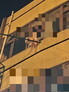 女酒後情緒激動跨坐窗台險象環生