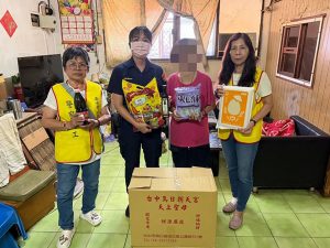 烏日暖警自掏腰包  攜手宮廟送愛心物資