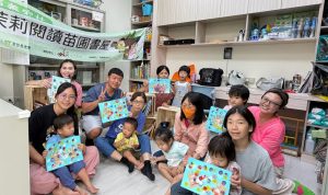 家扶茉莉小苗號開進太保！親子玩音樂、讀繪本，「太洗歡」了