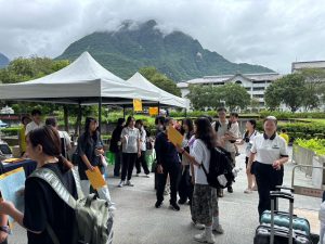 逾百位師生投入 慈大新生報到滿載暖意與用心