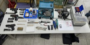 彭姓通緝犯擁槍持毒偵二隊飛象過河逮獲