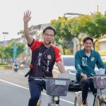 林智鴻騎單車拜票 「小黃追大黃」多名里長響應