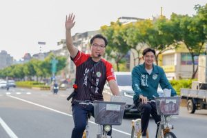 林智鴻騎單車拜票 「小黃追大黃」多名里長響應