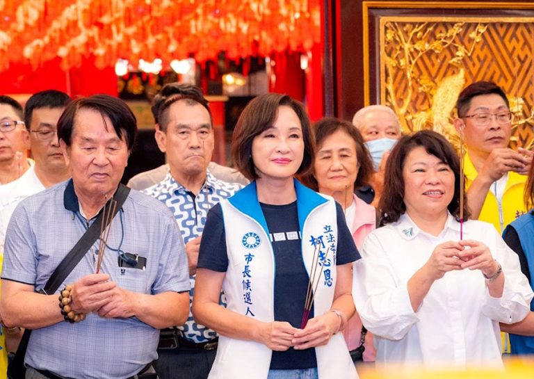 柯志恩重返廟口開講湧千名支持者