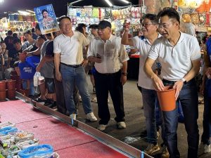 江啟臣迺夜市接地氣 提庶民經濟3支箭