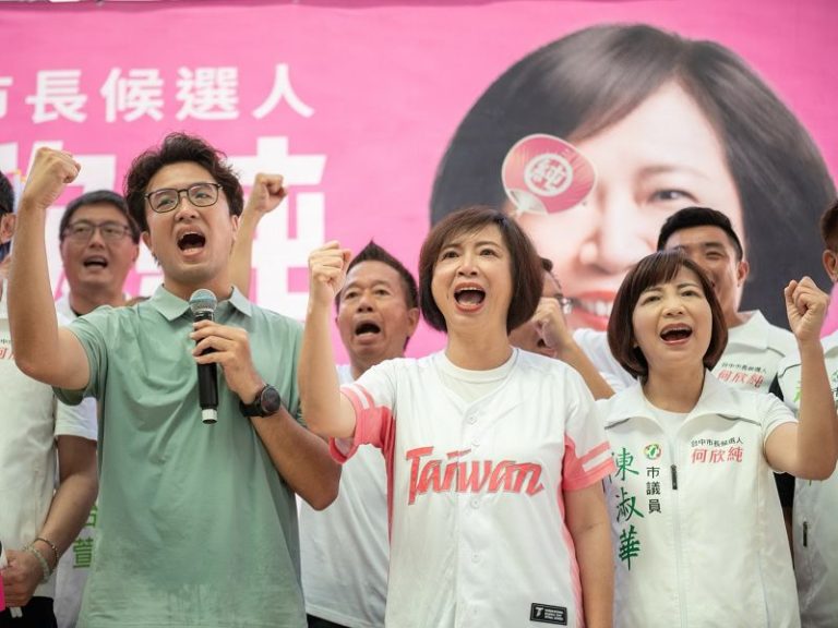 沈伯洋到台中相挺何欣純 展開城市微森林文化走讀
