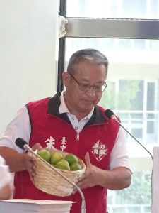 盧秀燕推在野大聯盟 朱元宏認同送檸檬祝聯盟旗開得勝