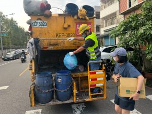 歡慶四連續假期 垃圾車照常收運