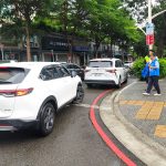 豐樂公園入口道路紅線違停 車主員警惹不起