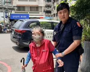 老婦路倒拒就醫 民族警耐心安撫護送返家