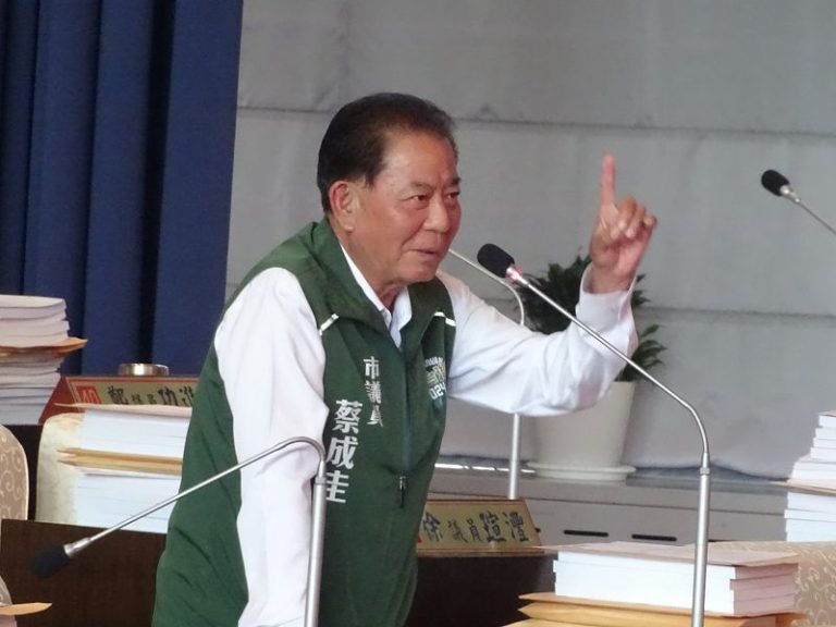 蔡成圭告別政壇最後一次總質詢 盧秀燕讚揚