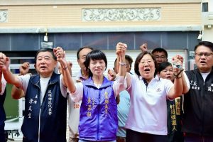 蔡易餘稱財政困難不補助長者健保費全免 吳品叡：蔡易餘不做 我來做