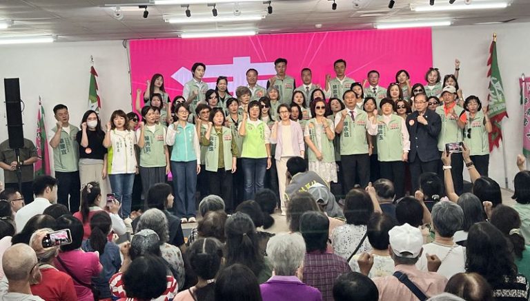 蕭美琴赴鹿港參香祈福 力挺陳素月