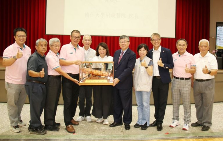 蘭潭國中傑出校友黃瑞仁返母校開講 分享冠心病防治
