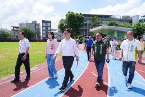賴瑞隆明正國小會勘爭取體操訓練基地