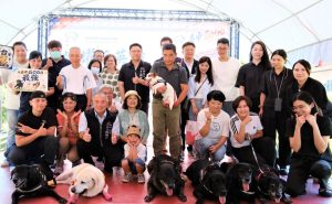 消防局舉辦「退役搜救犬回娘家活動」救援任務毛英雄與領犬員相聚