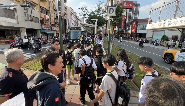開學輕軌運量年增9.1％ 增班提升疏運效率