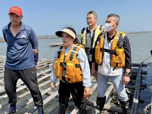 雲林蚵農苦盼救助民代勘災促加速救援