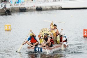 高雄創意造筏大賽熱鬧有趣 70組參賽爭奪10萬獎金