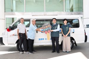 黃明燈兄弟捐復康巴士傳愛 黃偉哲表感謝