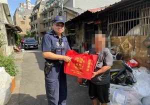 馬岡所長攜代天府薛三媽廟與天地宮中秋送暖