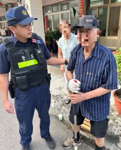 8旬翁買點心不慎跌倒迷途 豐警暖心護送