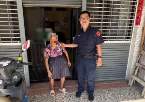 8旬婦走失徒步3公里 豐警發現助返家