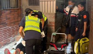 巡邏發現車輛異狀 馬岡警循線查訪救援婦人