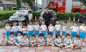 萌娃走進頭家派出所 寓教於樂學安全