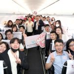 盧秀燕3萬英呎高空 為66對新人完成婚禮