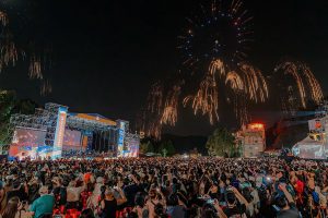 日月潭花火音樂嘉年華全景煙火震撼夜空