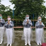 送別母親　楊淑資攜女入經藏報親恩