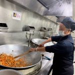 化迷惘為善緣 林麗香一家三人入經藏