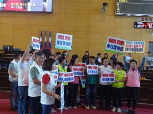 台中購物節預算 藍綠議員吵成一團