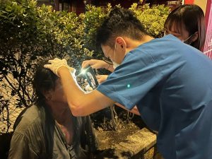 頂尖設計師公益義剪 民團捐贈行動沐浴車