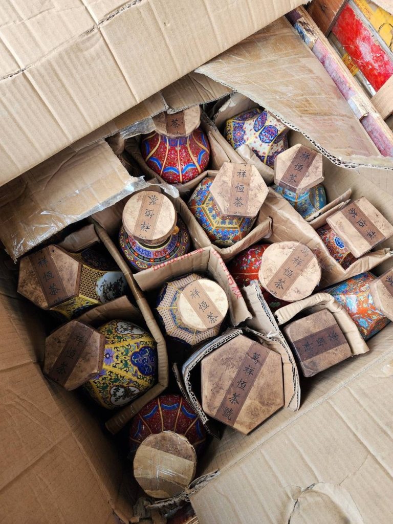 保三總隊查獲「工藝品」夾藏老茶