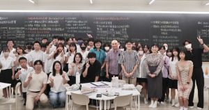 東京、京都大學學者 訪新莊高中公民課