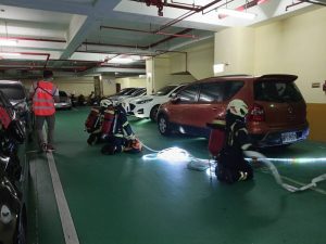 地下停車場車輛火警 消防局模擬演練